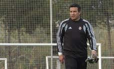El año olvidado de Paco Buyo como entrenador del Real Madrid B: «Robaba balones a los del C; llevaba alcohol, algodón y rotulador y borraba donde ponía 'Tercera'»